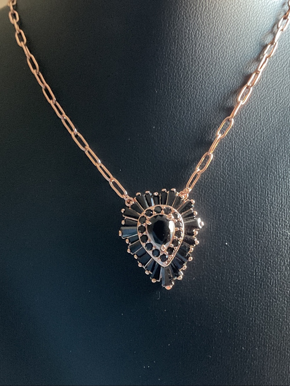 Elegant Black Teardrop Pendant Necklace in Rose Gold